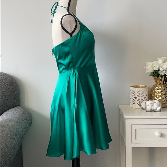 Blondie Nites Green V Neck Halter Style Fit and Flare Dress 7 Small - Picture 4 of 10